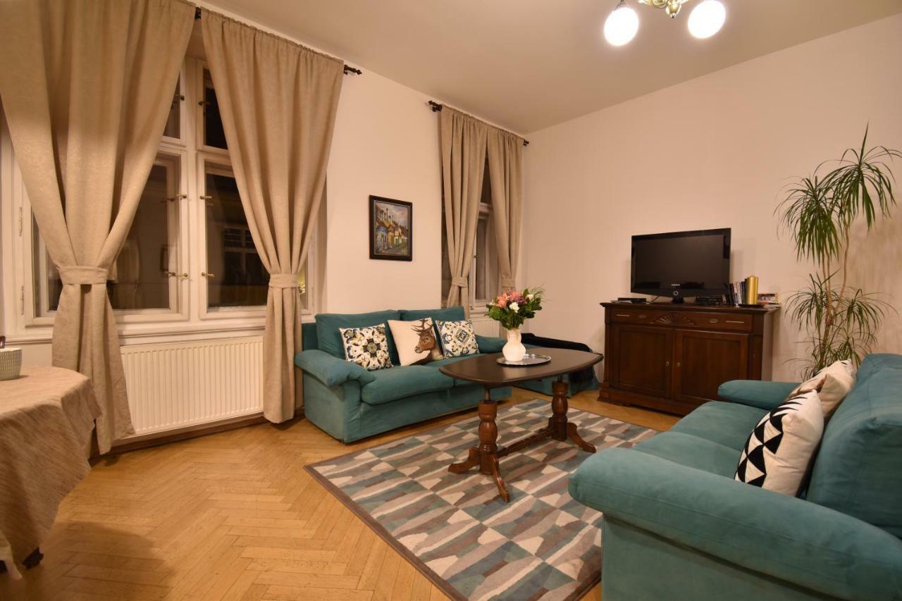 Cozy Flat By The Astronomical Clock Apartment Prague Luaran gambar
