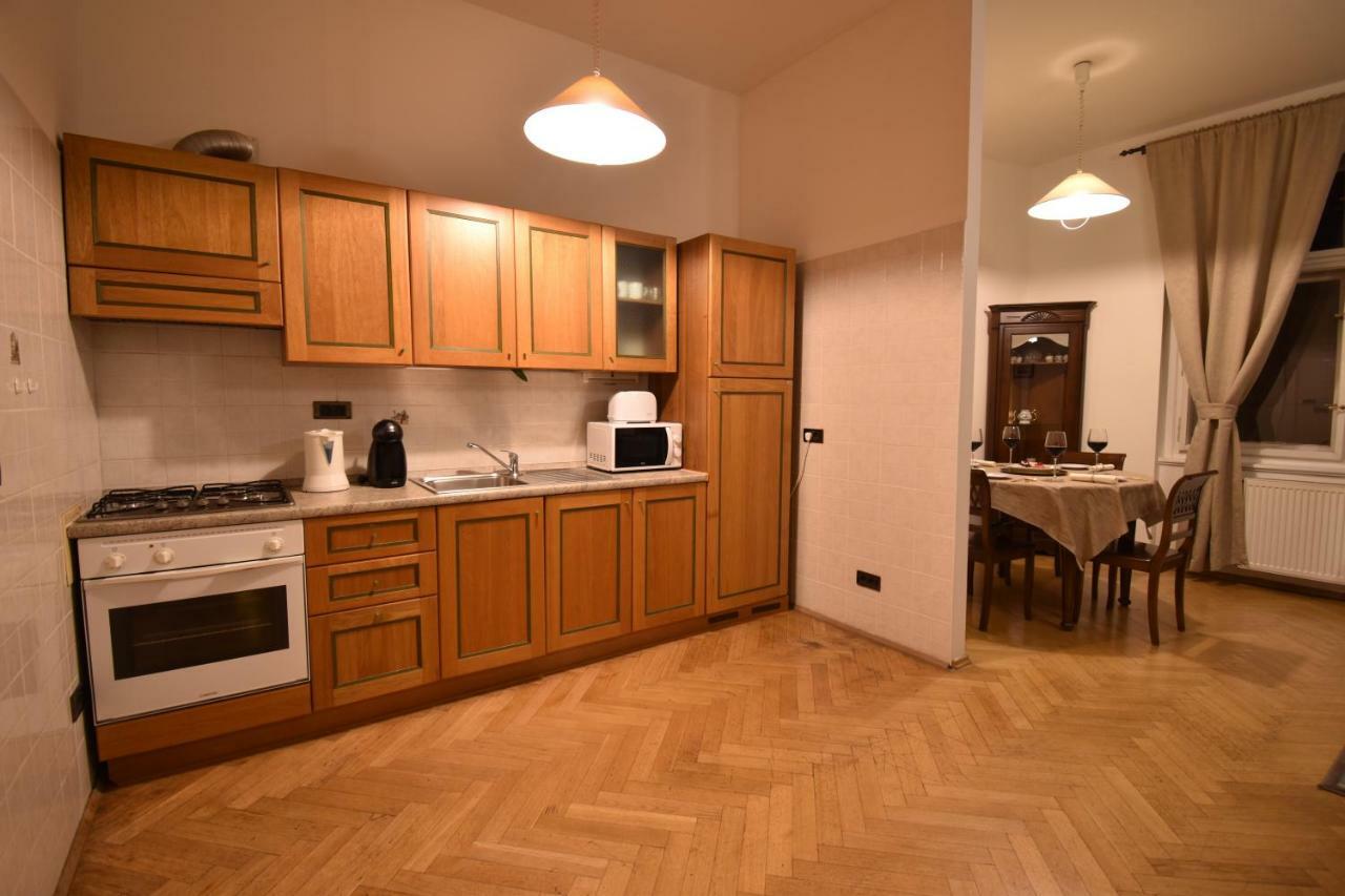 Cozy Flat By The Astronomical Clock Apartment Prague Luaran gambar