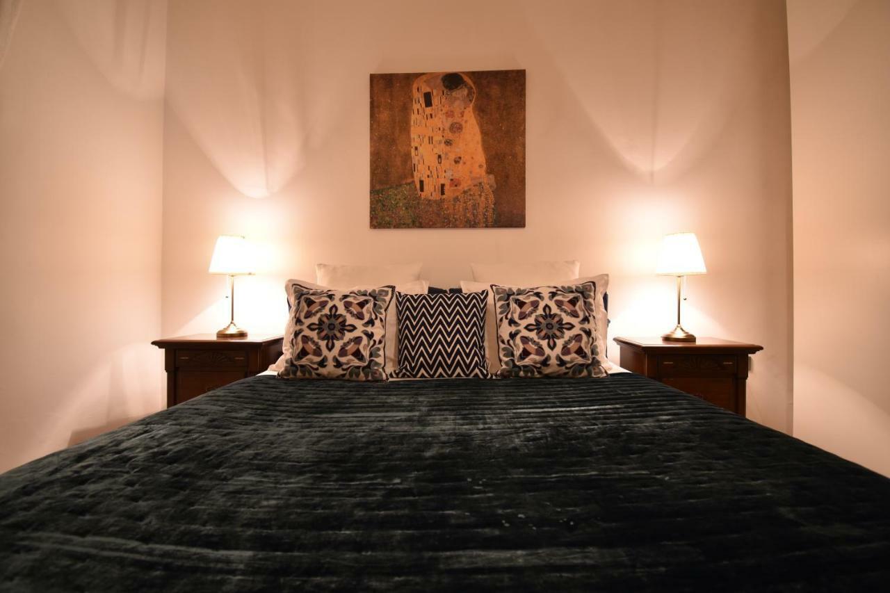 Cozy Flat By The Astronomical Clock Apartment Prague Luaran gambar