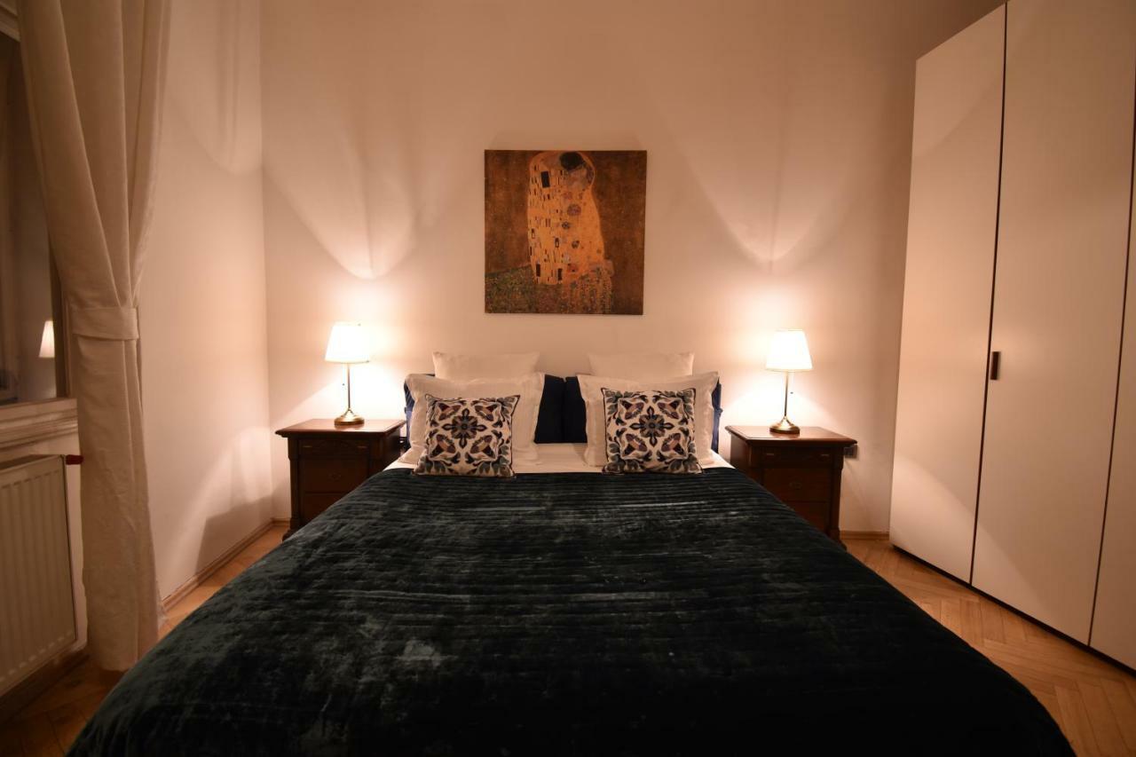 Cozy Flat By The Astronomical Clock Apartment Prague Luaran gambar