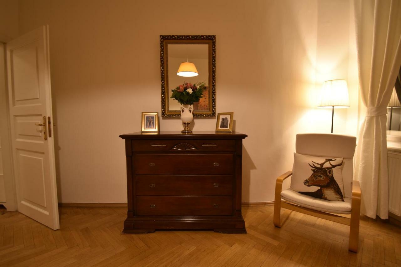 Cozy Flat By The Astronomical Clock Apartment Prague Luaran gambar
