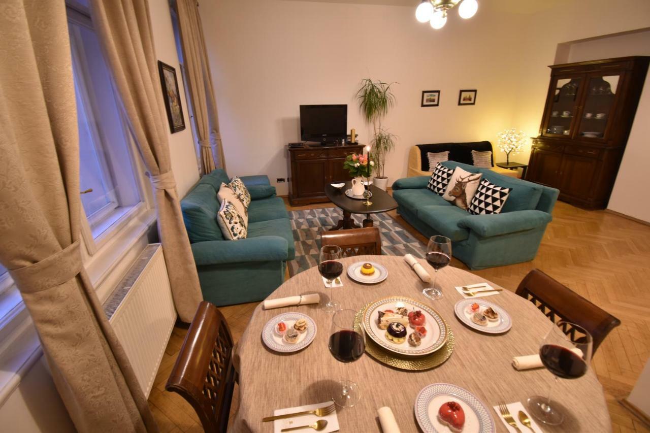 Cozy Flat By The Astronomical Clock Apartment Prague Luaran gambar